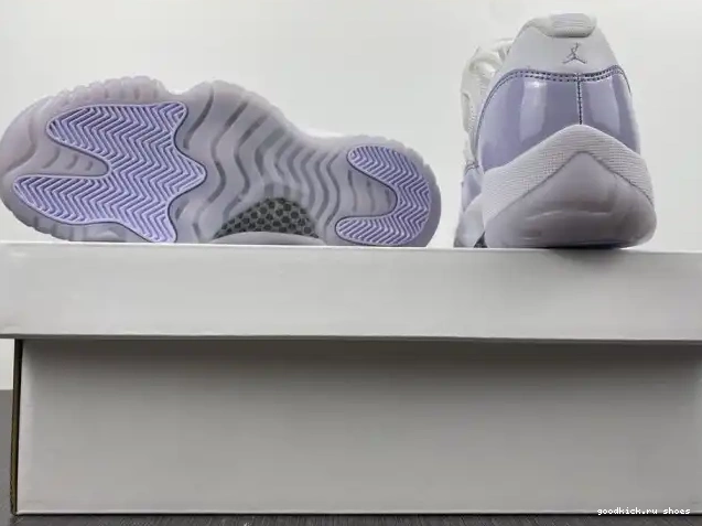 Air AH7860-101 Pure Jordan 11 WMNS Violet Low 0420